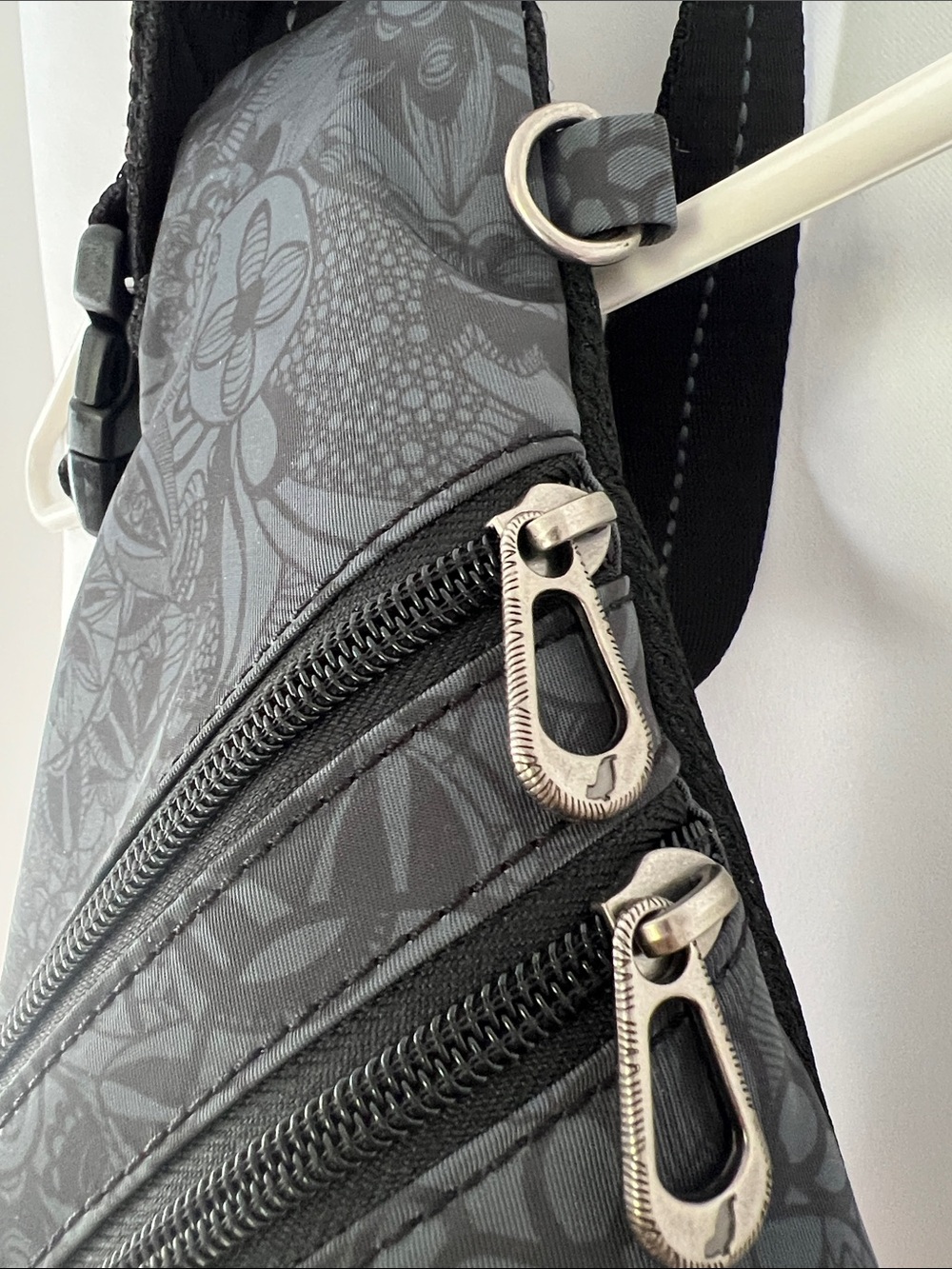 NEW SakRoots On The Go Sling Backpack Indigo Spirit Desert 2 REPREVE Eco-Twill - Picture 3 of 8